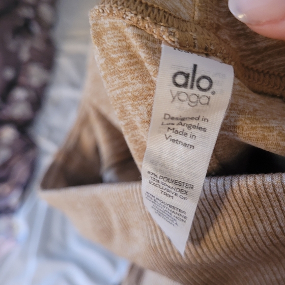 ALO YOGA AloSoft Caramel Leggings - Picture 9 of 9